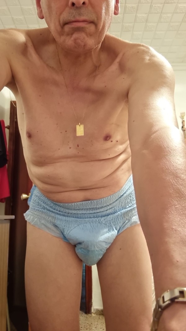 Xtudr - SACERDOTES GAY  Hola buenos días 
Me gustaría mucho poder encontrar un cura sacerdote, dominante y  Amo ,me ofrezco totalmente como monaguillo esclavo, para monasterio, combento, sacrestia, varios ,grupos curas sacerdotes. 