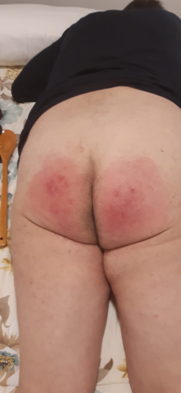 Xtudr - SpankTotal Ofrezco culo para ser usado a gusto del Amo, azotes, sexo, dilatación, etc todo lo que deseé y solo lo que deseé 