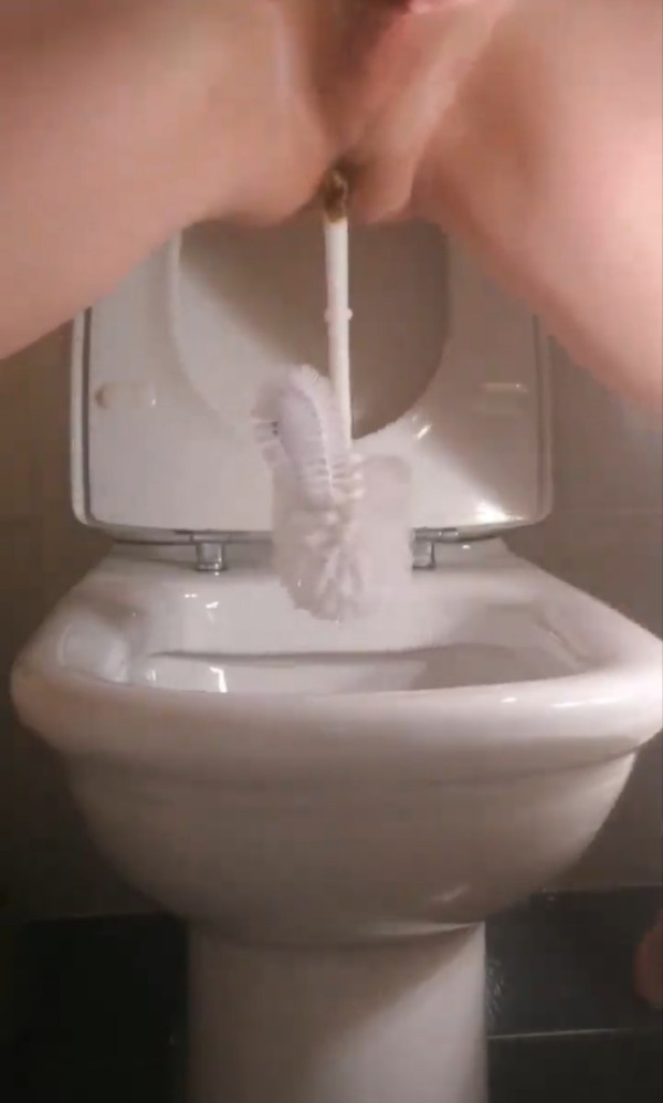 Xtudr - busco sumiso Yo 36, masculino (vida hetero), muy cerdo y vicioso, esclavo sin limites en secreto, ciber y real, y estoy solo en casa hasta el lunes.
Me ofrezco a obedecer y ser usado por amos depravados con ideas locas y cerdas.