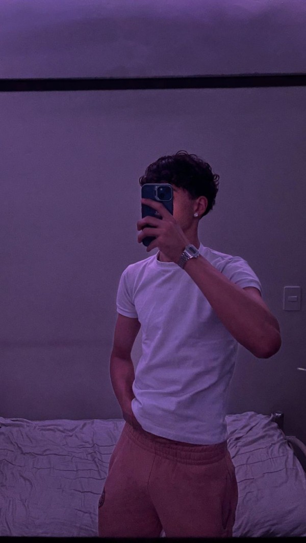 Xtudr - Sumisión Progresiva Buenas!!! Me llamo Andrés. Soy un chico de 19 años con muchas ganas de ser dominado. Soy un chico virgen así que me gustaría que fuese alguien tierno pero bien firme ❤️‍🔥❤️‍🔥 actualmente en ciudad de México. También hago chat HOT. Interesados escríbanme al WhatsApp +52 33 2606 9471