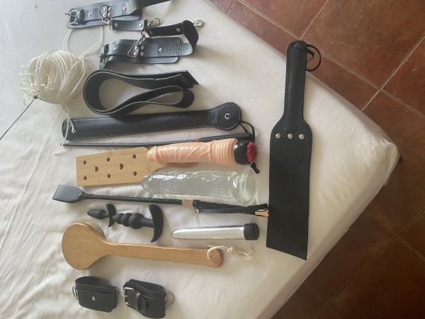 Xtudr - Azotainas disciplinarias Jaén Busco tío para azotarle el culo y jugar con mi arsenal de implementos y juguetes.
Tengo dildos, plugs, vibrador.
Me mola comer el ojete de un culo recién azotado y sacarle to la leche con mi boca.
Mucho morbo.
Sesión sola o un finde entero.
Solo tíos hasta 40 años.
Tengo sitio 
Málaga 