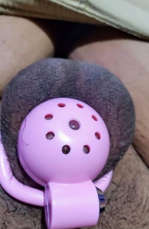 Xtudr - Ciber control Aqui sumiso con muy pocos limites, en castidad muy obediente y caliente me da morbo el scat la humillación tengo pito chico mido 1.92 cm 