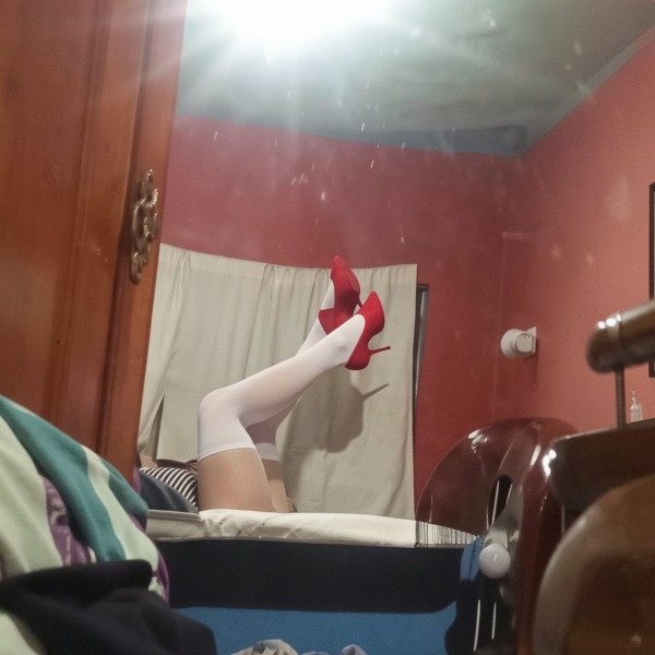 Xtudr - Amos fetichistas de pies en chile  Sigo en busca de perritos que les gusten los retos y mandar videos, que obedezcan y sean leales (todo en linea) si te gusta te invito a mandarme mensaje