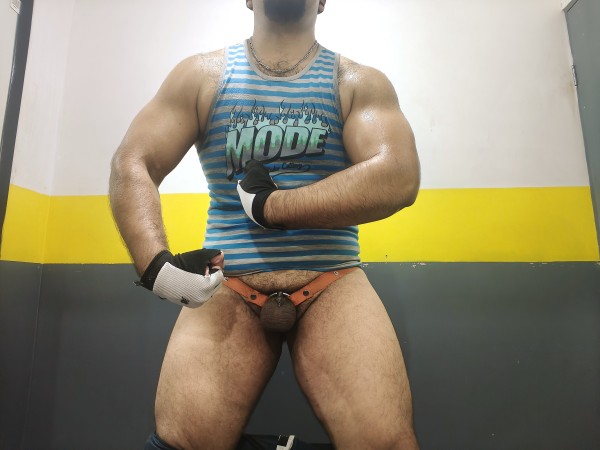 Xtudr - Sumisos en Castidad ¿Les gusta como me veo? 😈
